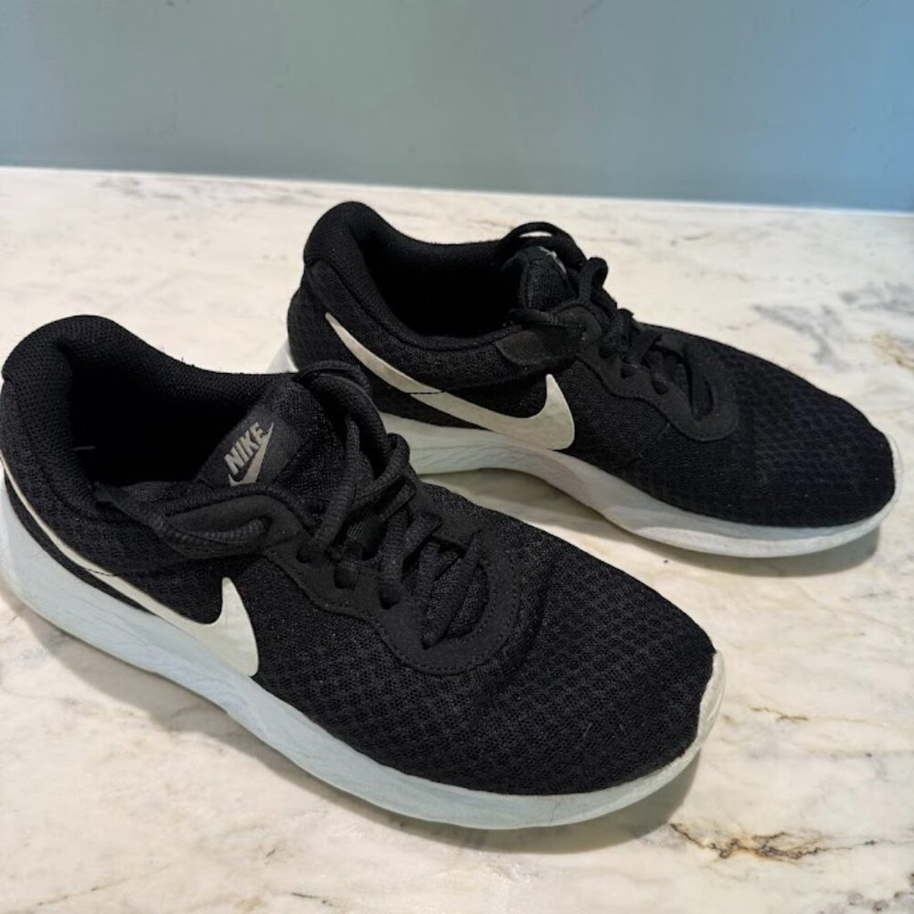 Nike Tanjun Black and White Running Shoe, Size 8